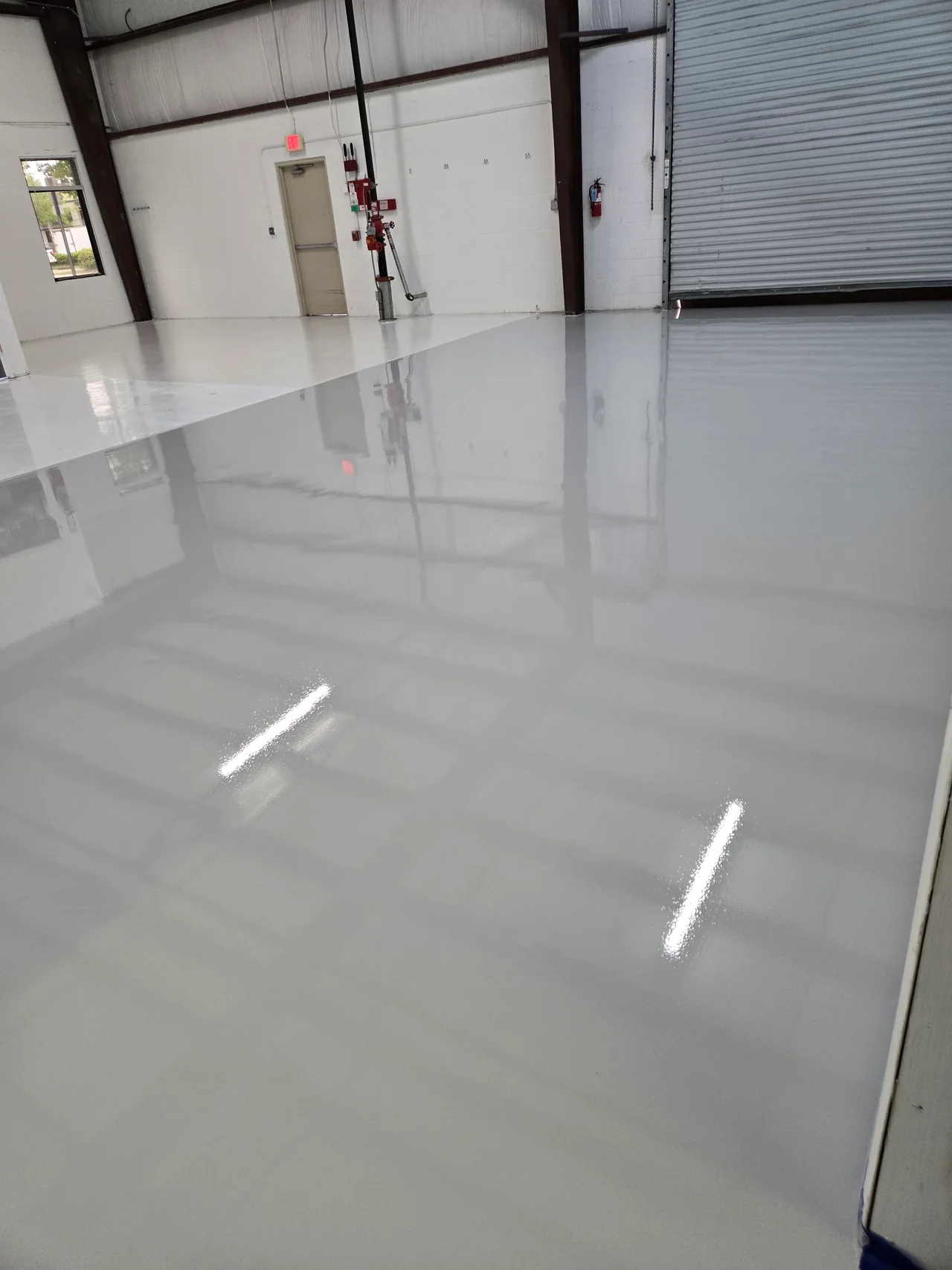 Self-leveling epoxy flooring